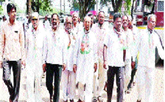 Announce the drought in the past | कवठेमहांकाळमध्ये दुष्काळ जाहीर करा