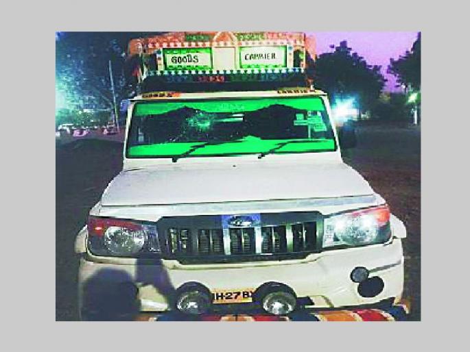 Thirteen and a half lakhs were looted from four wheeler at gunpoint on Yavatmal Road | शस्त्राच्या धाकावर लुटले तब्बल साडेतेरा लाख; यवतमाळ मार्गावरील घटना Thirteen and a half lakhs were looted from four wheeler at gunpoint on Yavatmal Road | शस्त्राच्या धाकावर लुटले तब्बल साडेतेरा लाख; यवतमाळ मार्गावरील घटना