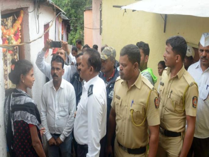 The question of the Qazi Gadhidas: Where do we go? A temporary shelter is available for the administration | काजी गढीवासीयांचा सवाल : आम्ही जायचं कुठं? प्रशासन म्हणतं तात्पुरता निवारा उपलब्ध