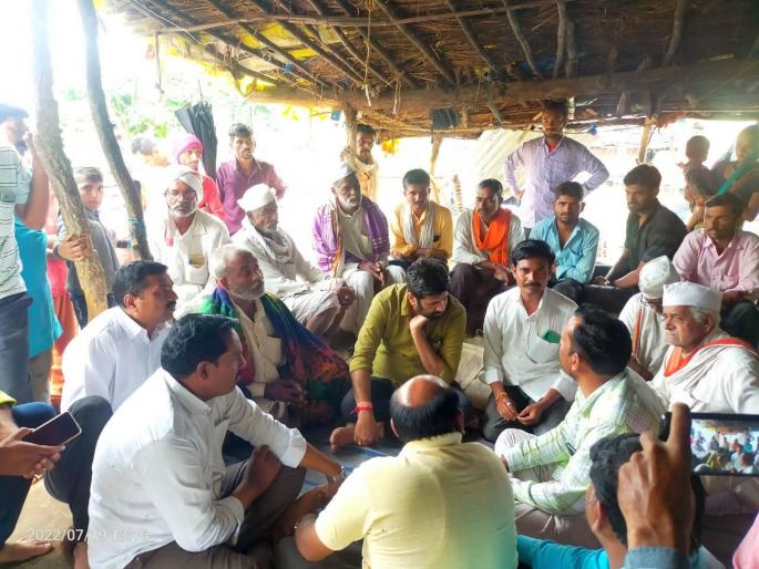 Bacchu Kadu pays a condolence visit to the home of six people who died in a terrible accident after car crashes into drain in amravati | ‘त्या’ अपघातातील मृतांच्या घरी बच्चू कडू यांची सांत्वन भेट Bacchu Kadu pays a condolence visit to the home of six people who died in a terrible accident after car crashes into drain in amravati | ‘त्या’ अपघातातील मृतांच्या घरी बच्चू कडू यांची सांत्वन भेट