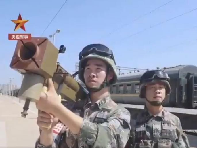 Video: 100 military vehicles, 1000 soldiers; China exercises war ladakh border | Video: 100 लष्करी वाहने, 1000 सैनिक; घुसखोरीत हरले म्हणून चीनचा सीमेवर युद्धसराव Video: 100 military vehicles, 1000 soldiers; China exercises war ladakh border | Video: 100 लष्करी वाहने, 1000 सैनिक; घुसखोरीत हरले म्हणून चीनचा सीमेवर युद्धसराव