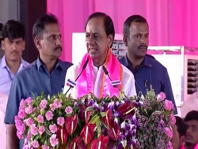 Telangana KCR, So many rivers in Maharashtra, government cannot provide drinking water; KCR's slams | महाराष्ट्रात इतक्या नद्या, सरकार पिण्याचे पाणी देऊ शकत नाही; केसीआर यांचा घणाघात Telangana KCR, So many rivers in Maharashtra, government cannot provide drinking water; KCR's slams | महाराष्ट्रात इतक्या नद्या, सरकार पिण्याचे पाणी देऊ शकत नाही; केसीआर यांचा घणाघात