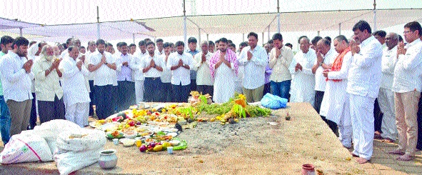  Workers mourn at the rescue: Thousands crowd of songs | रक्षाविसर्जनप्रसंगी कार्यकर्ते शोकाकुल : वांगीत हजारोंची गर्दी