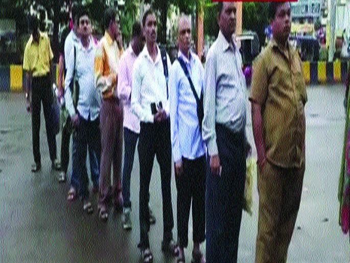 Maharashtra Election 2019: Spontaneous response of voters in urban, rural areas in Vasai | Maharashtra Election 2019: वसईत शहरी, ग्रामीण भागात मतदारांचा उत्स्फूर्त प्रतिसाद