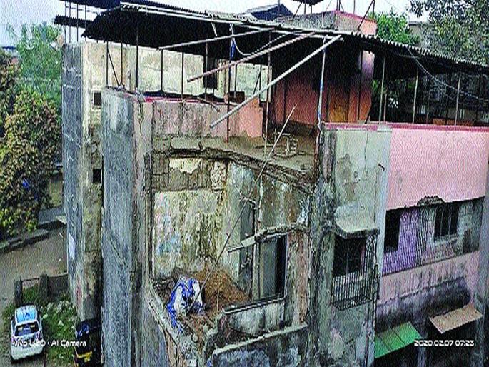 The wall of a dangerous building collapsed; The question of rebuilding in the 'Naina' area is serious | धोकादायक इमारतीची भिंत कोसळली; ‘नैना’ क्षेत्रातील पुनर्बांधणीचा प्रश्न गंभीर The wall of a dangerous building collapsed; The question of rebuilding in the 'Naina' area is serious | धोकादायक इमारतीची भिंत कोसळली; ‘नैना’ क्षेत्रातील पुनर्बांधणीचा प्रश्न गंभीर