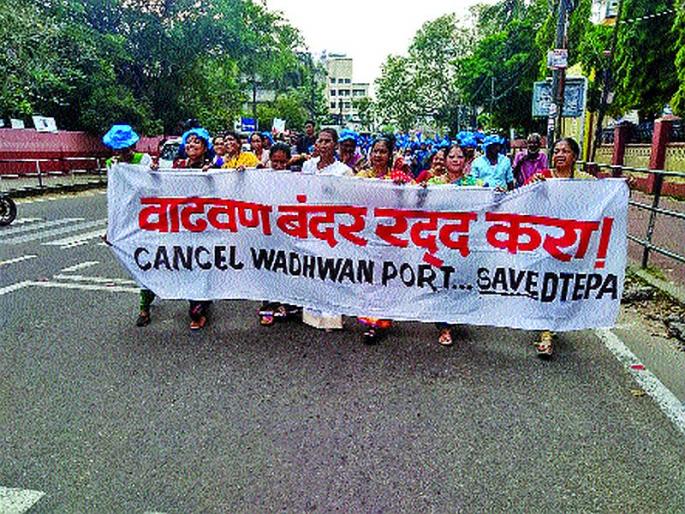 Kerala rages against augmentation port; Fisherman's Rally | वाढवण बंदराविरोधात केरळमध्ये आक्रोश; मच्छिमार महिलांची रॅली Kerala rages against augmentation port; Fisherman's Rally | वाढवण बंदराविरोधात केरळमध्ये आक्रोश; मच्छिमार महिलांची रॅली