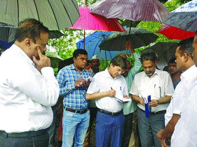 Monitoring of crop loss by the Central Squad | पीक नुकसानीची केंद्रीय पथकाकडून पाहणी