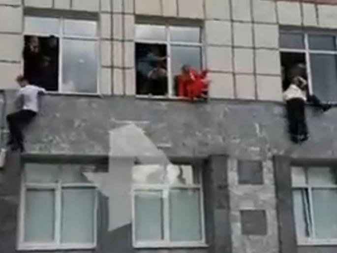 Horrible! shooting at a Russian university; 8 killed | Russian University firing: भयानक! माथेफिरूचा रशियन विद्यापीठात गोळीबार; 8 जणांचा मृत्यू Horrible! shooting at a Russian university; 8 killed | Russian University firing: भयानक! माथेफिरूचा रशियन विद्यापीठात गोळीबार; 8 जणांचा मृत्यू