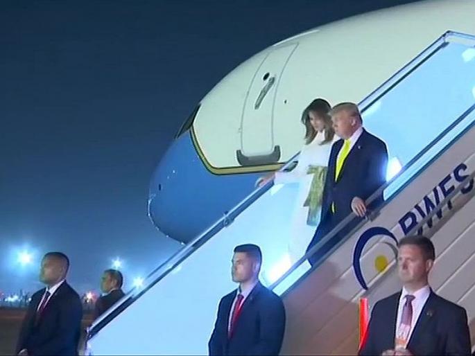 Donald Trump India Visit Live News : Donald Trump Meeting With Narendra Modi Ahmadabad | Donald Trump India Visit Live : डोनाल्ड ट्रम्प दिल्लीत दाखल; उद्या राष्ट्रपती रामनाथ कोविंद यांची घेणार भेट Donald Trump India Visit Live News : Donald Trump Meeting With Narendra Modi Ahmadabad | Donald Trump India Visit Live : डोनाल्ड ट्रम्प दिल्लीत दाखल; उद्या राष्ट्रपती रामनाथ कोविंद यांची घेणार भेट