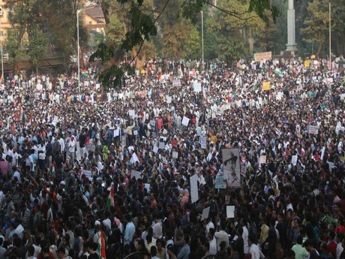 CAA Protests: The protesters lodged a protest against the revised citizen amendment bill by the central government in mumbai | CAA Protests: ...म्हणून मुंबईतील सुधारित नागरिकत्व कायद्याविरोधातील मोर्चा शांततेत पार पडला CAA Protests: The protesters lodged a protest against the revised citizen amendment bill by the central government in mumbai | CAA Protests: ...म्हणून मुंबईतील सुधारित नागरिकत्व कायद्याविरोधातील मोर्चा शांततेत पार पडला