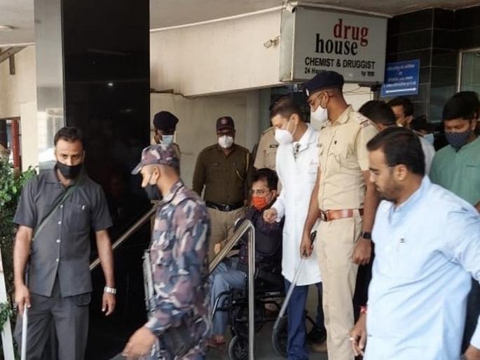 BJP leader Kirit Somaiya has been discharged from a hospital in Pune | मला घोटाळ्यांचा पर्दाफाश करण्यापासून रोखू शकत नाही; सोमय्यांची प्रतिक्रिया, रुग्णालयातून डिस्चार्ज BJP leader Kirit Somaiya has been discharged from a hospital in Pune | मला घोटाळ्यांचा पर्दाफाश करण्यापासून रोखू शकत नाही; सोमय्यांची प्रतिक्रिया, रुग्णालयातून डिस्चार्ज