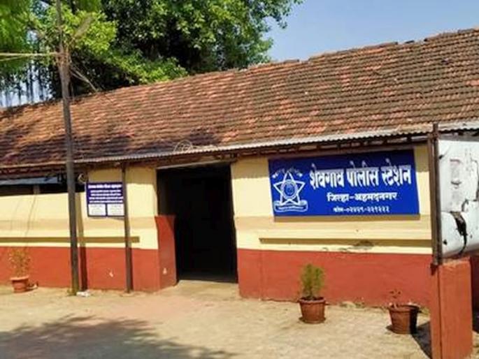 Attack on clerk along with Nayab Tehsildar of Shevgaon who went for minor mineral operations | गौण खनिज कारवाईसाठी गेलेल्या शेवगावच्या नायब तहसीलदारासह कारकूनावर जीवघेणा हल्ला Attack on clerk along with Nayab Tehsildar of Shevgaon who went for minor mineral operations | गौण खनिज कारवाईसाठी गेलेल्या शेवगावच्या नायब तहसीलदारासह कारकूनावर जीवघेणा हल्ला