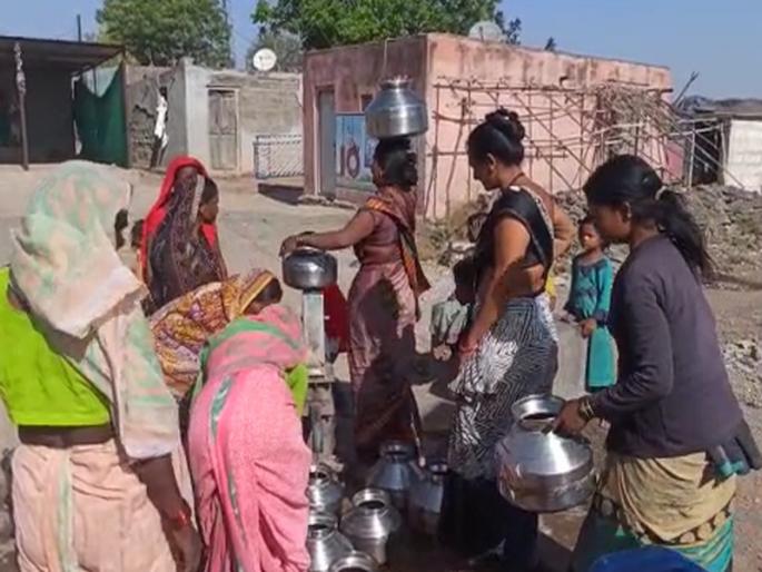 Water scarcity in the north-eastern part of Yeola; Demand for 5 village tankers from Panchayat Samiti | येवल्याच्या उत्तर-पूर्व भागात पाणीटंचाई; पंचायत समितीकडे ५ गावांची टँकरची मागणी Water scarcity in the north-eastern part of Yeola; Demand for 5 village tankers from Panchayat Samiti | येवल्याच्या उत्तर-पूर्व भागात पाणीटंचाई; पंचायत समितीकडे ५ गावांची टँकरची मागणी