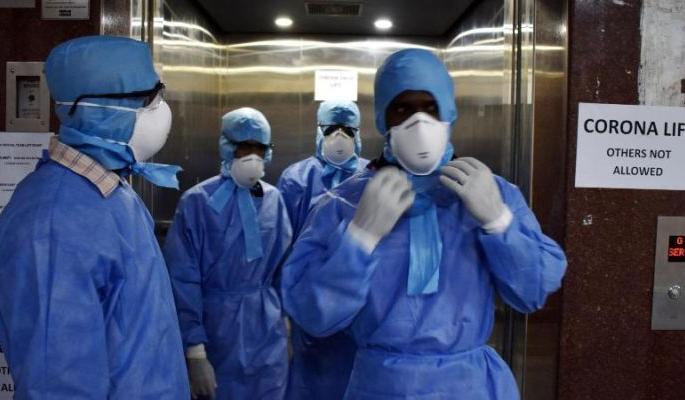 CoronaVirus News: Central goverment claims no mass infection ridiculous; Criticism of virologists | CoronaVirus News: सामूहिक संसर्ग नसल्याचा केंद्राचा दावा हास्यापद; विषाणूतज्ज्ञांची टीका