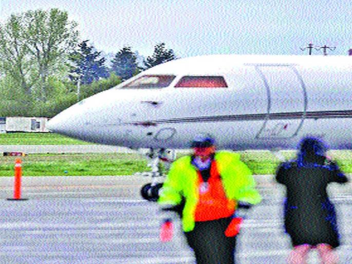 Chartered aircraft for four passengers; Incidents in Madhya Pradesh | चार प्रवाशांसाठी भाड्याने घेतले विमान; मध्य प्रदेशमधील घटना Chartered aircraft for four passengers; Incidents in Madhya Pradesh | चार प्रवाशांसाठी भाड्याने घेतले विमान; मध्य प्रदेशमधील घटना