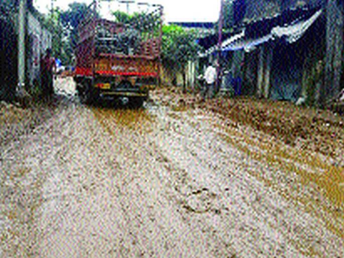 Mud empire on the dirt roads in bhiwandi | भिवंडीत रस्त्यांवर चिखलाचे साम्राज्य Mud empire on the dirt roads in bhiwandi | भिवंडीत रस्त्यांवर चिखलाचे साम्राज्य