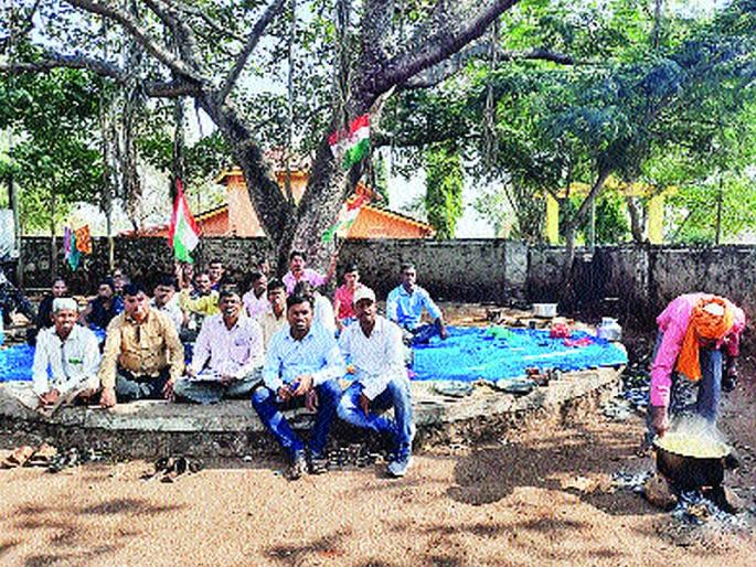 Workers' agitation at Kitesong Hospital; Demand for salary increase | पतंगशहा रुग्णालयात कामगारांचे आंदोलन; पगारवाढ देण्याची मागणी Workers' agitation at Kitesong Hospital; Demand for salary increase | पतंगशहा रुग्णालयात कामगारांचे आंदोलन; पगारवाढ देण्याची मागणी