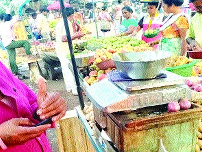 Gaudbangal among the surveyed ferrymen in Mira-Bhayander | मीरा-भाईंदरमधील सर्वेक्षणातील फेरीवाल्यांच्या संख्येमध्ये गौडबंगाल