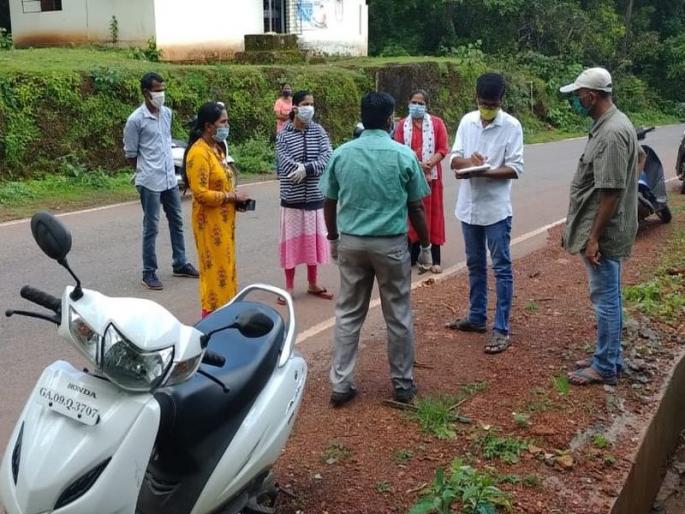 10 more positives at Fatarpata Bombadamal; Queues to check people out of fear | फातर्पातील बोंबडामळ येथे आणखी 10 पॉझिटिव्ह; भीतीमुळे लोकांच्या तपासणीसाठी रांगा 10 more positives at Fatarpata Bombadamal; Queues to check people out of fear | फातर्पातील बोंबडामळ येथे आणखी 10 पॉझिटिव्ह; भीतीमुळे लोकांच्या तपासणीसाठी रांगा