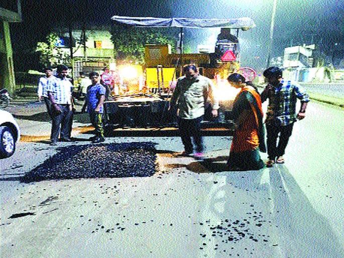 Inspection of road works by the Mayor | महापौरांकडून रस्ते कामांची पाहणी Inspection of road works by the Mayor | महापौरांकडून रस्ते कामांची पाहणी