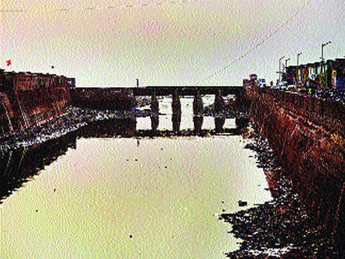 Every day, 1,450 million liters of wastewater goes directly into the sea in Mumbai! | मुंबईत दररोज १,४५० दशलक्ष लिटर सांडपाणी जाते थेट समुद्रात!  Every day, 1,450 million liters of wastewater goes directly into the sea in Mumbai! | मुंबईत दररोज १,४५० दशलक्ष लिटर सांडपाणी जाते थेट समुद्रात!