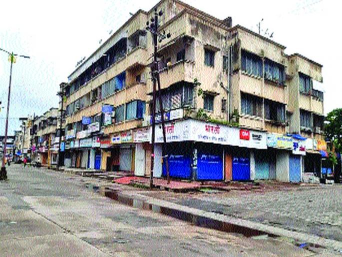 Confusion of direct to home concept; Groceries, vegetables stuck in lockdown | डायरेक्ट टू होम संकल्पनेचा बोजवारा; किराणा माल, भाजीपाला लॉकडाऊनमध्ये अडकला Confusion of direct to home concept; Groceries, vegetables stuck in lockdown | डायरेक्ट टू होम संकल्पनेचा बोजवारा; किराणा माल, भाजीपाला लॉकडाऊनमध्ये अडकला