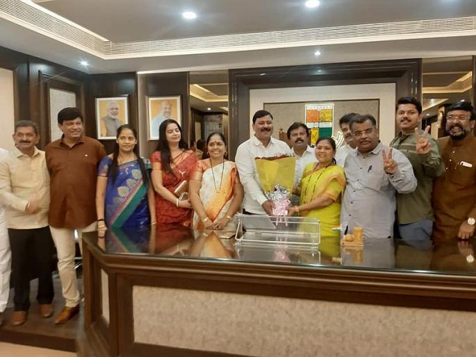 The bribe of Mira Bhayandar's Municipality standing committee is in the hands of bribe | मीरा भाईंदरच्या पालिका स्थायी समितीच्या चाव्या लाचखोराच्या हाती The bribe of Mira Bhayandar's Municipality standing committee is in the hands of bribe | मीरा भाईंदरच्या पालिका स्थायी समितीच्या चाव्या लाचखोराच्या हाती