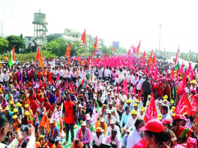 Attack against JNPT administration of project affected people | प्रकल्पग्रस्तांचा जेएनपीटी प्रशासनाविरोधात हल्लाबोल Attack against JNPT administration of project affected people | प्रकल्पग्रस्तांचा जेएनपीटी प्रशासनाविरोधात हल्लाबोल