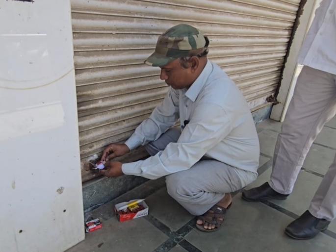 17 shop in mahek society sealed by kdmc due to property tax default | मालमत्ता कर थकविल्याने महेक सोसायटीतील १७ गाळे सील 17 shop in mahek society sealed by kdmc due to property tax default | मालमत्ता कर थकविल्याने महेक सोसायटीतील १७ गाळे सील