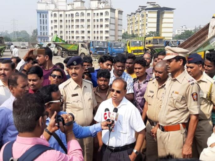 agitation of the Contract workers back after the crackdown of the commissioners | आयुक्तांच्या तंबीनंतर कंत्राटी घंटागाडी कर्मचा-यांचे आंदोलन मागे; पगार देणे ही ठेकेदाराची जबाबदारी 