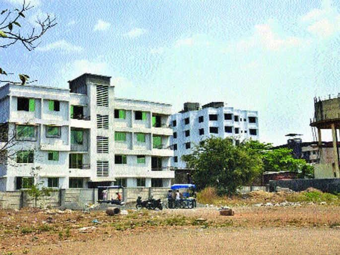 Smart City's Batball: Unauthorized Constructions | अनधिकृत बांधकामांमुळे स्मार्ट सिटीचा बट्ट्याबोळ Smart City's Batball: Unauthorized Constructions | अनधिकृत बांधकामांमुळे स्मार्ट सिटीचा बट्ट्याबोळ