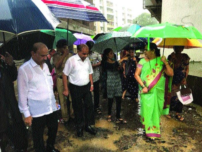 Kadmosi Commissioner's hometown | केडीएमसी आयुक्तांकडून अधिकाऱ्यांची कानउघाडणी Kadmosi Commissioner's hometown | केडीएमसी आयुक्तांकडून अधिकाऱ्यांची कानउघाडणी