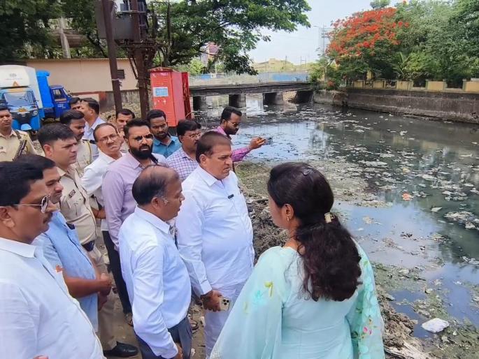 shiv sena mla angry with kdmc officials | कल्याण बुडाले तर कोण जबाबदार? शिवसेना आमदार केडीएमसी अधिकाऱ्यांवर संतापले shiv sena mla angry with kdmc officials | कल्याण बुडाले तर कोण जबाबदार? शिवसेना आमदार केडीएमसी अधिकाऱ्यांवर संतापले