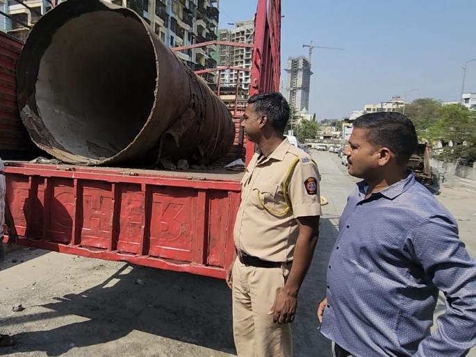 Attempts to steal water pipes of KDMC in broad daylight foiled by citizens | नागरिकांनी हाणून पाडला दिवसाढवळ्या केडीएमसीचे पाण्याचे पाईप चोरण्याचा प्रयत्न Attempts to steal water pipes of KDMC in broad daylight foiled by citizens | नागरिकांनी हाणून पाडला दिवसाढवळ्या केडीएमसीचे पाण्याचे पाईप चोरण्याचा प्रयत्न