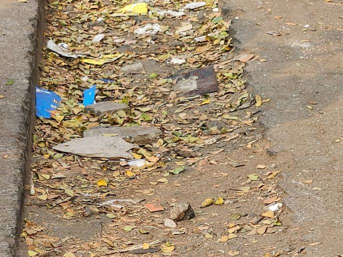 Kalyan: Show me where the road grooves in Kalyan Dombivli are filled? The question of the former corporator of the Shinde group | Kalyan: कल्याण डोंबिवलीतील रस्त्यावरील चरी कुठे भरल्या दाखवा? शिंदे गटाच्या माजी नगरसेवकाचा सवाल Kalyan: Show me where the road grooves in Kalyan Dombivli are filled? The question of the former corporator of the Shinde group | Kalyan: कल्याण डोंबिवलीतील रस्त्यावरील चरी कुठे भरल्या दाखवा? शिंदे गटाच्या माजी नगरसेवकाचा सवाल