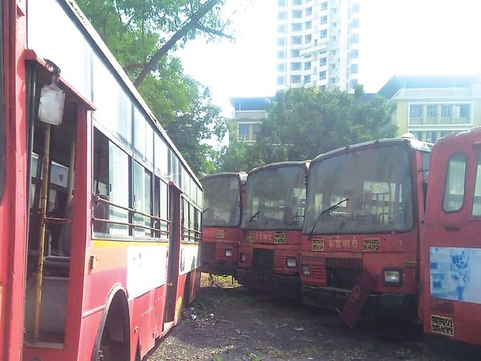 Inquire of 'those' officers; Annoyed about the condition of the bus | ‘त्या’ अधिकाऱ्यांची चौकशी करा; बसच्या दुरवस्थेबाबत सदस्य संतप्त Inquire of 'those' officers; Annoyed about the condition of the bus | ‘त्या’ अधिकाऱ्यांची चौकशी करा; बसच्या दुरवस्थेबाबत सदस्य संतप्त