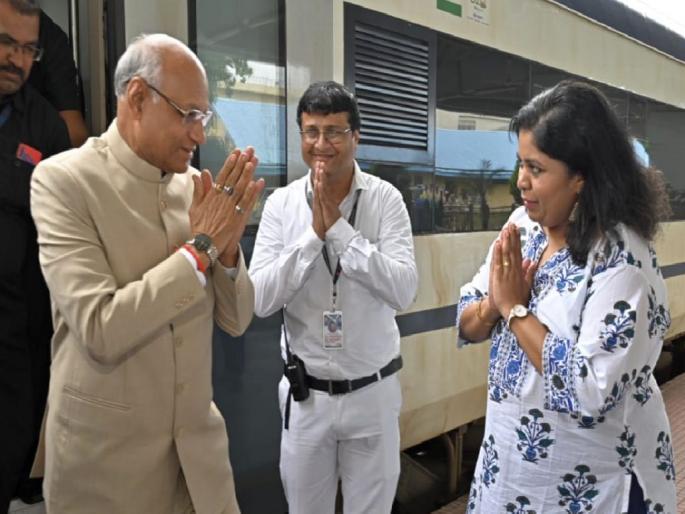 Governor Ramesh Bais travelled in 'Vande Bharat' train | राज्यपाल रमेश बैस यांनी केली 'वंदे भारत'ची सफर Governor Ramesh Bais travelled in 'Vande Bharat' train | राज्यपाल रमेश बैस यांनी केली 'वंदे भारत'ची सफर