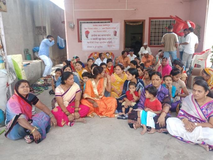 In the Kedgaon massacre, the family members of the victims started fasting | केडगाव हत्याकांडातील मयतांच्या कुटुंबीयांचे उपोषण सुरु In the Kedgaon massacre, the family members of the victims started fasting | केडगाव हत्याकांडातील मयतांच्या कुटुंबीयांचे उपोषण सुरु