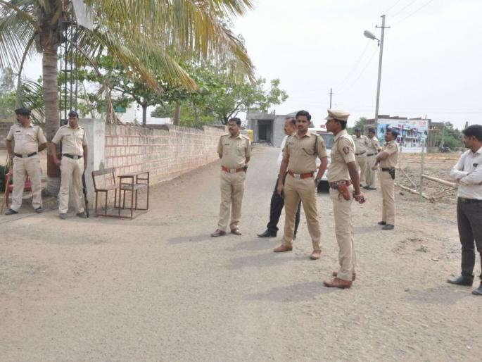 Polling for the bypoll in Kadgaon by municipal corporation | महानगरपालिकेच्या केडगावमधील पोटनिवडणुकीसाठी कडेकोट बंदोबस्तात मतदान सुरू Polling for the bypoll in Kadgaon by municipal corporation | महानगरपालिकेच्या केडगावमधील पोटनिवडणुकीसाठी कडेकोट बंदोबस्तात मतदान सुरू