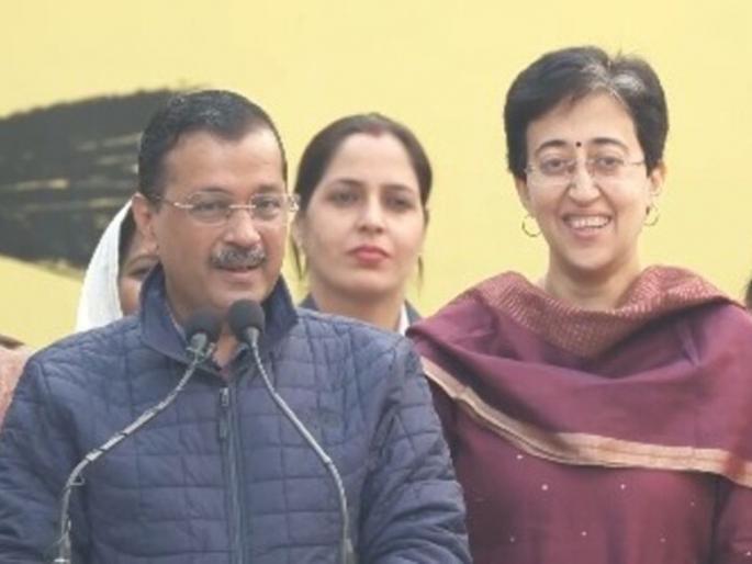 Arvind Kejriwal AAP govt 1000 rupees given to every delhi women mahila samman nidhi | 'आप'लाही आता 'बहिणी' झाल्या 'लाडक्या'! महायुतीच्या पावलावर पाऊल टाकत केली २१०० रुपये देण्याची घोषणा Arvind Kejriwal AAP govt 1000 rupees given to every delhi women mahila samman nidhi | 'आप'लाही आता 'बहिणी' झाल्या 'लाडक्या'! महायुतीच्या पावलावर पाऊल टाकत केली २१०० रुपये देण्याची घोषणा