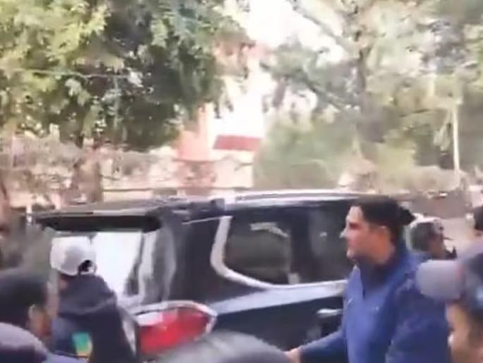 Arvind Kejriwal's car crushed a BJP worker, claims Parvez Verma, rejecting AAP's allegations | केजरीवाल यांच्या कारने भाजपाच्या कार्यकर्त्याला चिरडले, आपचे आरोप फेटाळत प्रवेश वर्मांचा दावा Arvind Kejriwal's car crushed a BJP worker, claims Parvez Verma, rejecting AAP's allegations | केजरीवाल यांच्या कारने भाजपाच्या कार्यकर्त्याला चिरडले, आपचे आरोप फेटाळत प्रवेश वर्मांचा दावा