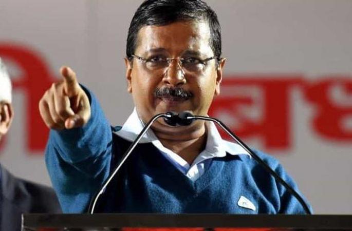Kejriwal declined, in his speech, controversial mention of Manoj Tiwari's father | केजरीवाल घसरले; भाषणात केला मनोज तिवारींच्या वडिलांचा वादग्रस्त उल्लेख