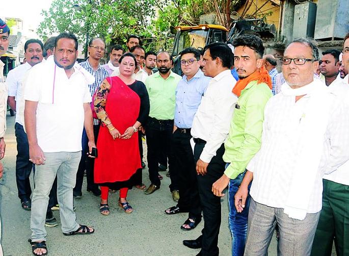 In the first phase, the government and municipal buildings will be demolished | पहिल्या टप्प्यात शासकीय व मनपाच्या इमारती तोडणार