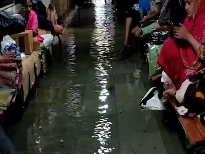 Water should not accumulate in KEM again Submit an affidavit with remedial measures High Court | 'केईएम'मध्ये पुन्हा पाणी साचायला नको, उपाययोजनांसह प्रतिज्ञापत्र सादर करा : हायकोर्ट Water should not accumulate in KEM again Submit an affidavit with remedial measures High Court | 'केईएम'मध्ये पुन्हा पाणी साचायला नको, उपाययोजनांसह प्रतिज्ञापत्र सादर करा : हायकोर्ट