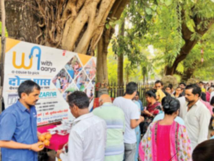 outside 'KEM' hospital 300 people are given food every day | रुग्णांच्या नातेवाइकांना मिळतात ‘दोन घास’ ‘केईएम’ रुग्णालयाबाहेर दररोज होते ३०० जणांना अन्नदान outside 'KEM' hospital 300 people are given food every day | रुग्णांच्या नातेवाइकांना मिळतात ‘दोन घास’ ‘केईएम’ रुग्णालयाबाहेर दररोज होते ३०० जणांना अन्नदान