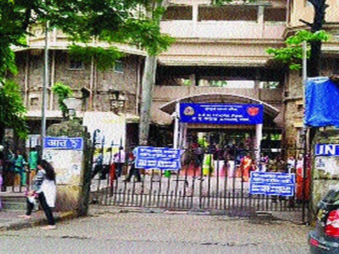 CoronaVirus News: Hospital mortuaries overflow due to increase in corona mortality; An atmosphere of fear in patients | CoronaVirus News: कोरोनाबाधितांचा मृत्युदर वाढल्याने रुग्णालयांची शवागृहे भरली; रुग्णांमध्ये भीतीचे वातावरण CoronaVirus News: Hospital mortuaries overflow due to increase in corona mortality; An atmosphere of fear in patients | CoronaVirus News: कोरोनाबाधितांचा मृत्युदर वाढल्याने रुग्णालयांची शवागृहे भरली; रुग्णांमध्ये भीतीचे वातावरण