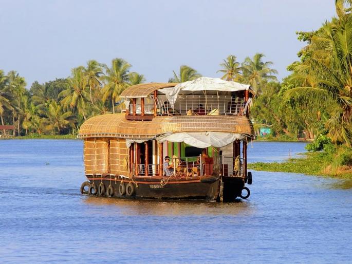 know the best sea cruise in India | 'या' क्रूजची सफर कराल तर हे नवीन वर्ष कायम राहील आठवणीत know the best sea cruise in India | 'या' क्रूजची सफर कराल तर हे नवीन वर्ष कायम राहील आठवणीत