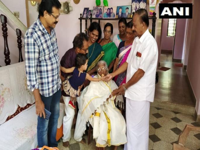 kerala 105 year old bageerathi amma in kollam who appeared fourth standard exam | कौतुकास्पद! 105 वर्षीय आजीने 75% गुण मिळवून रचला इतिहास kerala 105 year old bageerathi amma in kollam who appeared fourth standard exam | कौतुकास्पद! 105 वर्षीय आजीने 75% गुण मिळवून रचला इतिहास