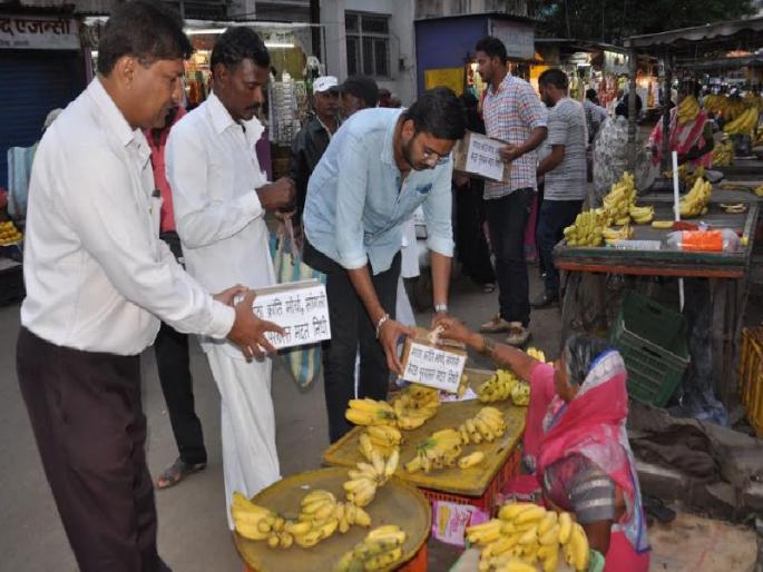Maratha Kranti Morcha helped the residents of Kerala | मराठा क्रांती मोर्चाचा केरळवासीयांना मदतीचा हात Maratha Kranti Morcha helped the residents of Kerala | मराठा क्रांती मोर्चाचा केरळवासीयांना मदतीचा हात