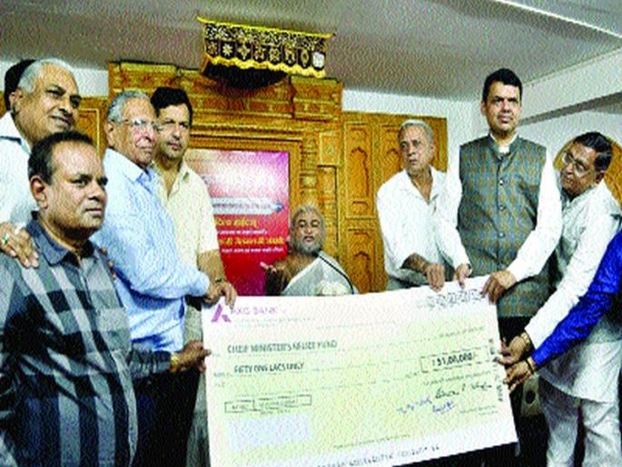 Support of Mumbaikars for Kerala flood victims | केरळ पूरग्रस्तांसाठी मुंबईकरांची सढळ हस्ते मदत Support of Mumbaikars for Kerala flood victims | केरळ पूरग्रस्तांसाठी मुंबईकरांची सढळ हस्ते मदत